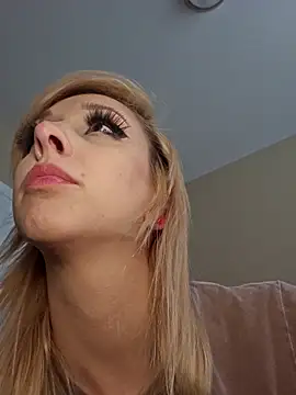 Snapshot of AmethystFoxx chatting on 04.17.26 AmethystFoxx online show from 04.17.26
