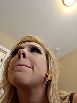 Snapshot of AmethystFoxx chatting on 04.26.26 AmethystFoxx online show from 04.26.26