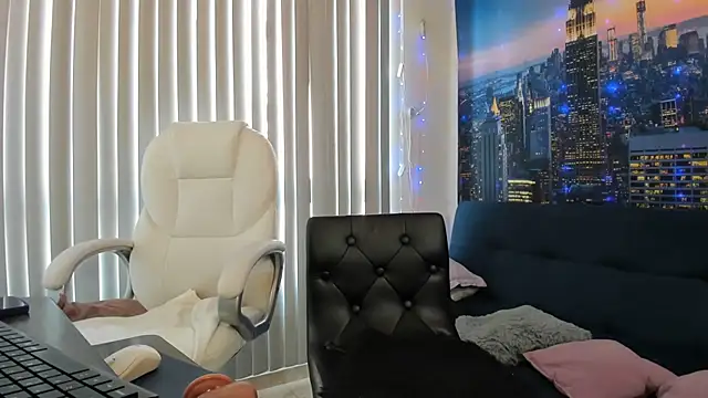 Snapshot of ashleymilf_1 chatting on 02.19.25 ashleymilf 1 online show from 02.19.25