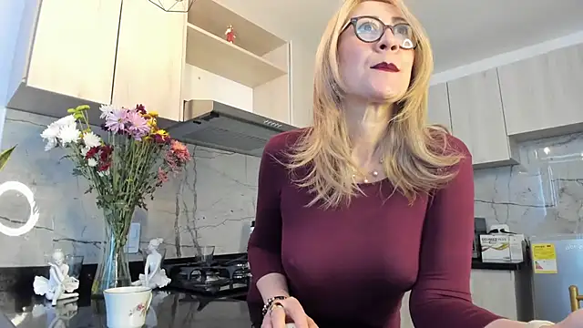 Snapshot of ashleymilf_1 chatting on 02.21.25 ashleymilf 1 online show from 02.21.25