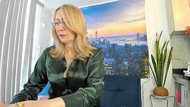 Snapshot of ashleymilf_1 chatting on 03.15.25 ashleymilf 1 online show from 03.15.25