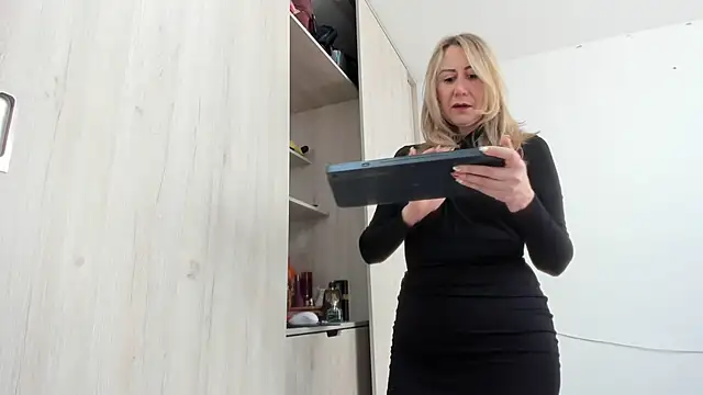 Snapshot of ashleymilf_1 chatting on 09.09.25 ashleymilf 1 online show from 09.09.25