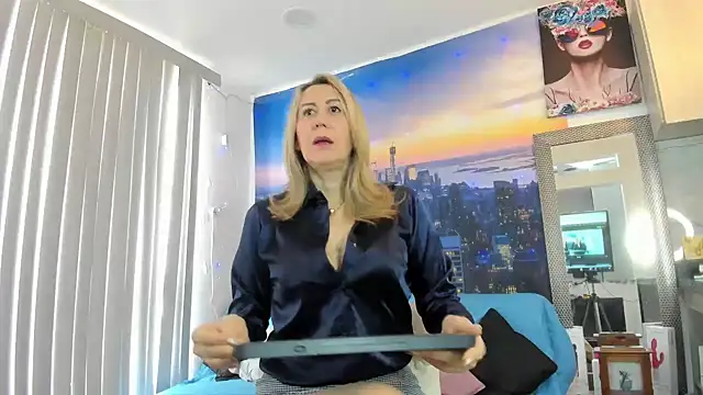 Snapshot of ashleymilf_1 chatting on 09.15.25 ashleymilf 1 online show from 09.15.25