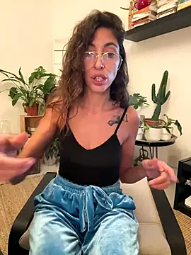 amanilouve online show from 10.13.25