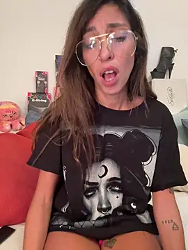 amanilouve online show from 10.19.25