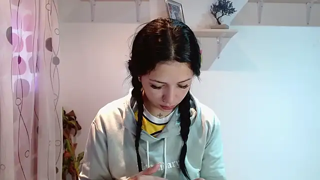 MadisonCambel online show from 12.12.24