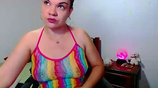 Snapshot of luchiana_hott21 chatting on 01.21.25 luchiana hott21 online show from 01.21.25