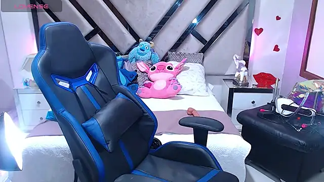 Snapshot of lady_Ary_xx chatting on 12.22.24 lady Ary xx online show from 12.22.24