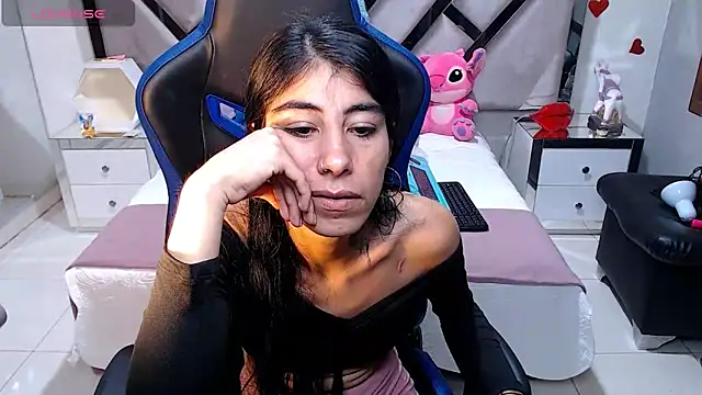 Snapshot of lady_Ary_xx chatting on 12.28.24 lady Ary xx online show from 12.28.24