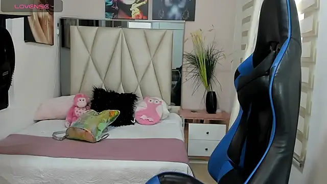 Snapshot of lady_Ary_xx chatting on 01.07.25 lady Ary xx online show from 01.07.25