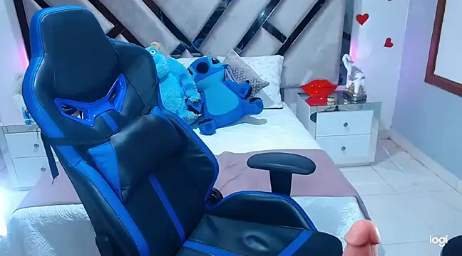 Snapshot of lady_Ary_xx chatting on 01.11.25 lady Ary xx online show from 01.11.25