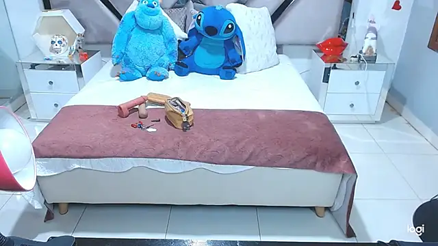 Snapshot of lady_Ary_xx chatting on 01.25.25 lady Ary xx online show from 01.25.25