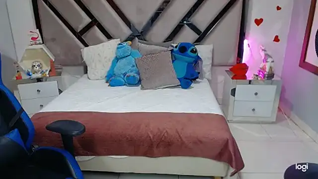 Snapshot of lady_Ary_xx chatting on 02.04.25 lady Ary xx online show from 02.04.25