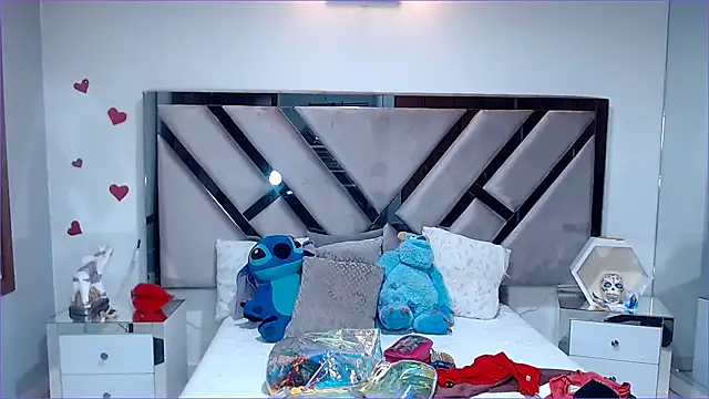 Snapshot of lady_Ary_xx chatting on 02.04.25 lady Ary xx online show from 02.04.25