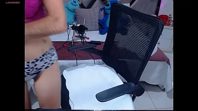 Snapshot of lady_Ary_xx chatting on 02.13.25 lady Ary xx online show from 02.13.25