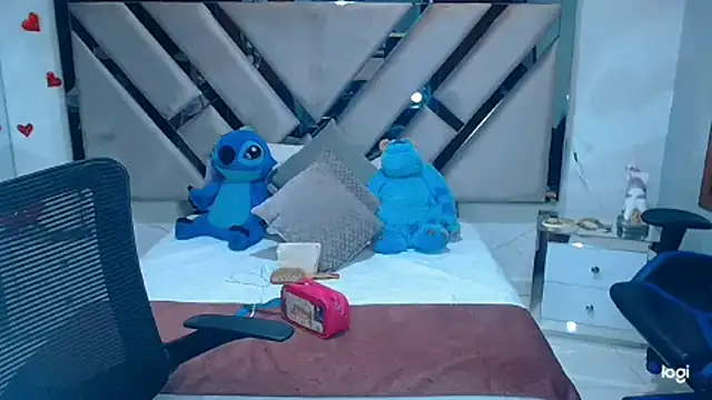 Snapshot of lady_Ary_xx chatting on 02.19.25 lady Ary xx online show from 02.19.25