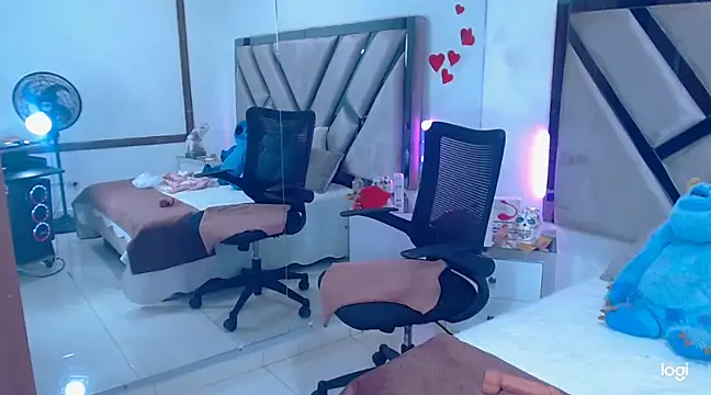 Snapshot of lady_Ary_xx chatting on 03.04.25 lady Ary xx online show from 03.04.25