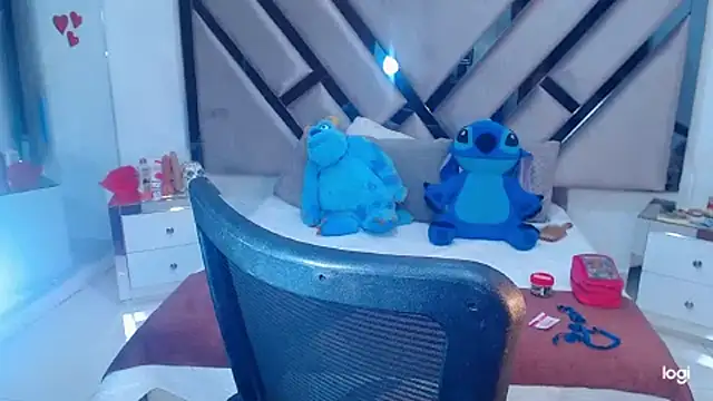 Snapshot of lady_Ary_xx chatting on 03.08.25 lady Ary xx online show from 03.08.25