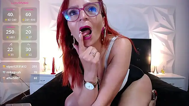 Snapshot of Miss_ellien chatting on 02.01.25 Miss ellien online show from 02.01.25