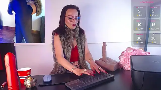 Snapshot of Miss_ellien chatting on 09.17.25 Miss ellien online show from 09.17.25