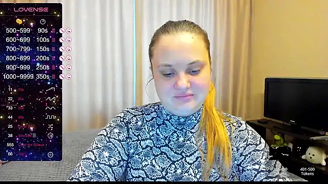 Snapshot of AlanaBrox chatting on 02.06.25 AlanaBrox online show from 02.06.25