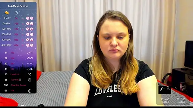 Snapshot of AlanaBrox chatting on 03.16.25 AlanaBrox online show from 03.16.25