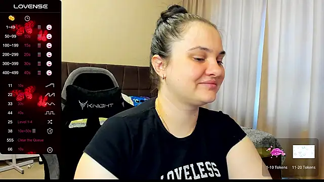 Snapshot of AlanaBrox chatting on 09.12.25 AlanaBrox online show from 09.12.25