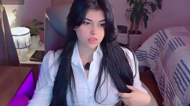 Snapshot of Alyaa_s chatting on 04.29.26 Alyaa s online show from 04.29.26
