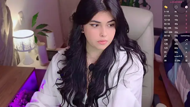 Snapshot of Alyaa_s chatting on 05.21.26 Alyaa s online show from 05.21.26