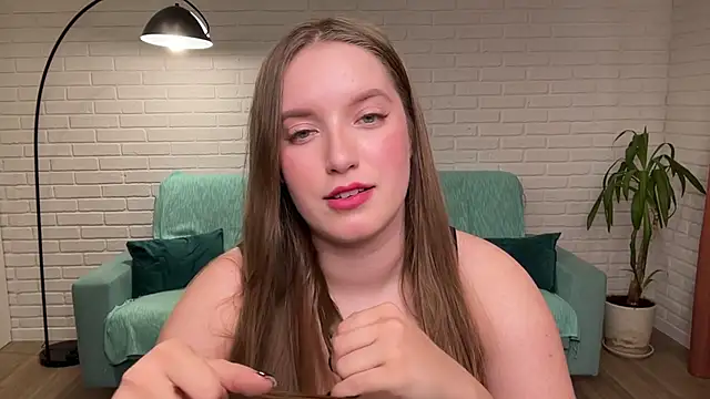 EvaMaddison online show from 10.30.25