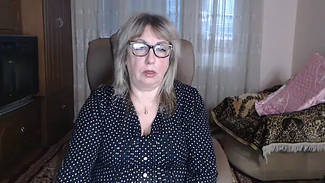 Snapshot of Kallliina chatting on 12.22.25 Kallliina online show from 12.22.25