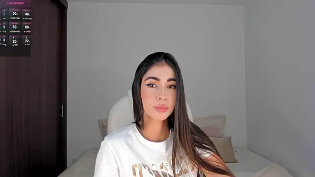 Snapshot of RebeccaBaxter chatting on 01.28.25 RebeccaBaxter online show from 01.28.25