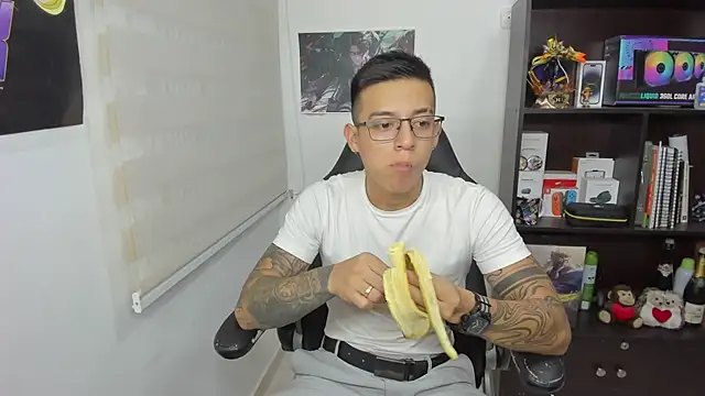 SIXXTOLOVE18 online show from 03.08.25