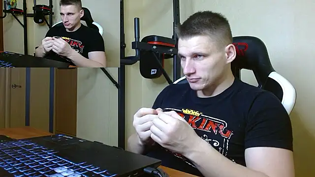 Snapshot of PoliglotJoe chatting on 12.04.24 PoliglotJoe online show from 12.04.24