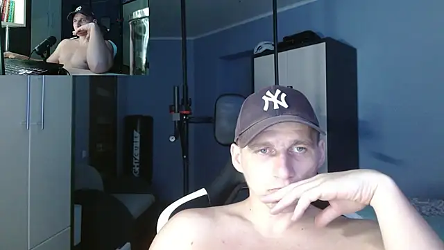 Snapshot of PoliglotJoe chatting on 10.07.25 PoliglotJoe online show from 10.07.25