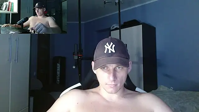 Snapshot of PoliglotJoe chatting on 10.08.25 PoliglotJoe online show from 10.08.25