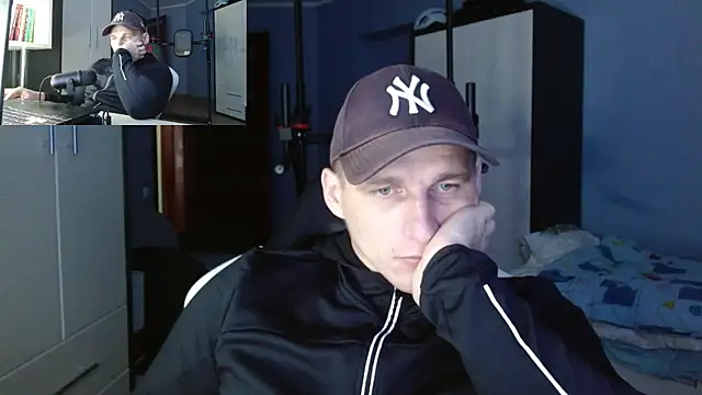 Snapshot of PoliglotJoe chatting on 10.12.25 PoliglotJoe online show from 10.12.25