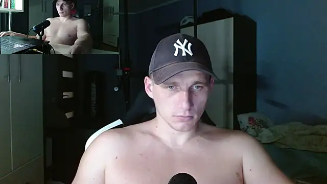 Snapshot of PoliglotJoe chatting on 10.13.25 PoliglotJoe online show from 10.13.25