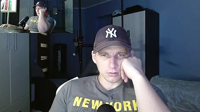 Snapshot of PoliglotJoe chatting on 10.14.25 PoliglotJoe online show from 10.14.25