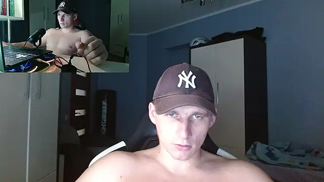 Snapshot of PoliglotJoe chatting on 10.18.25 PoliglotJoe online show from 10.18.25