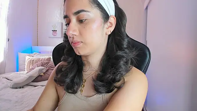 annadu011 online show from 02.10.25