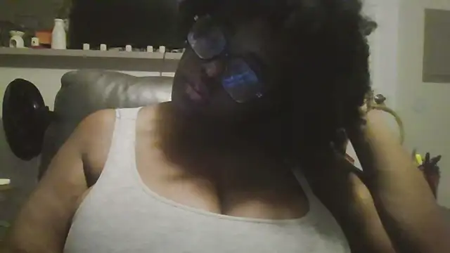 Snapshot of MissCC99 chatting on 10.06.25 MissCC99 online show from 10.06.25