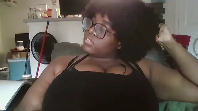 Snapshot of MissCC99 chatting on 10.06.25 MissCC99 online show from 10.06.25