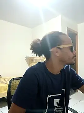 Snapshot of JamesQuaresma chatting on 02.10.25 JamesQuaresma online show from 02.10.25