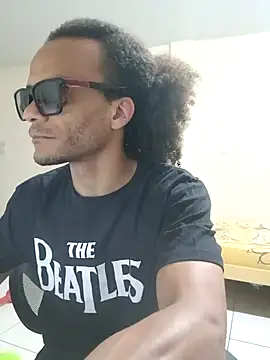 Snapshot of JamesQuaresma chatting on 03.10.25 JamesQuaresma online show from 03.10.25