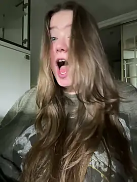 Snapshot of remirann_ chatting on 12.19.24 remirann online show from 12.19.24