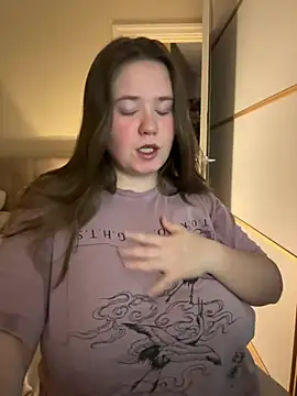 Snapshot of remirann_ chatting on 01.28.25 remirann online show from 01.28.25