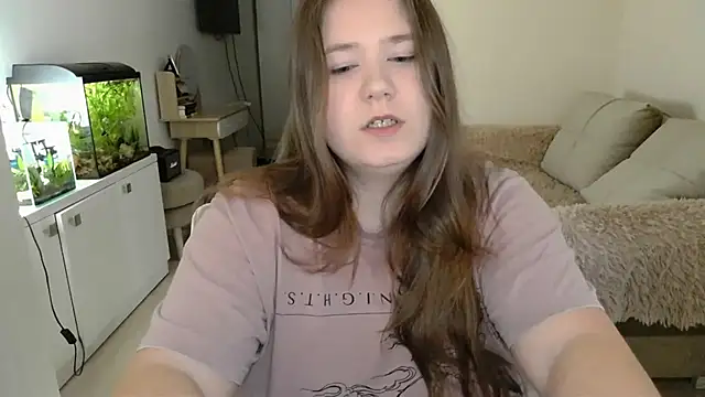 Snapshot of remirann_ chatting on 02.26.25 remirann online show from 02.26.25