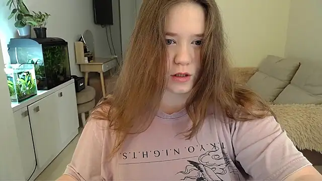 Snapshot of remirann_ chatting on 03.14.25 remirann online show from 03.14.25