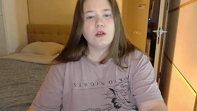 Snapshot of remirann_ chatting on 03.15.25 remirann online show from 03.15.25